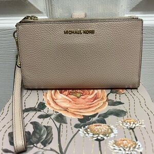 EUC Michael Kors Beige Wallet (double zipper)
